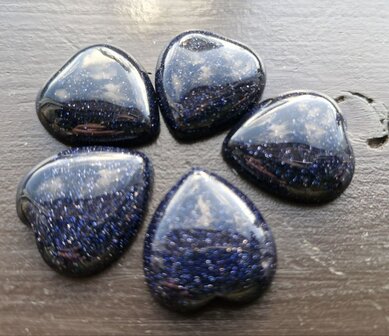 Blauwe goudsteen hartje 20mm knuffelsteen plat