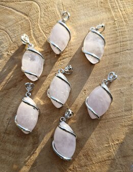 Rozekwarts Healing Hanger