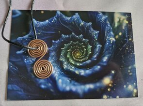 Kristallion Dubbele Spiraal 1728 Hz – Koperen Hanger voor Oneindigheid & Balans