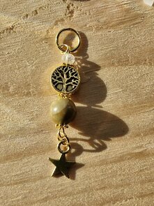 Versteendhout aardend licht hanger