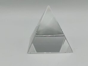 Kristallen piramide  8x 8 cm - energie activator 