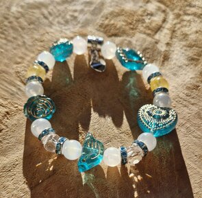 Armband met Blauwe hart elementen – Uniek Lumeria design