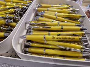 Smile & Be happy pen– Gele Pen voor Energie en Geluk