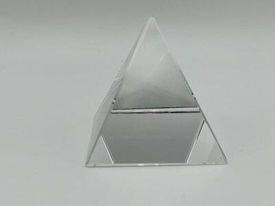 Kristallen piramide  10x10 - energie activator 