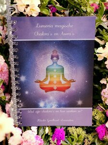 Lumeria's magische Chakra's en aura's - Leer de kracht van de Chakra's en de kleuren A6 Ringband boekje
