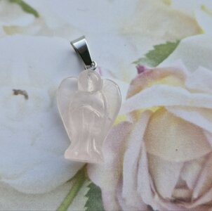 Rozekwarts hanger engeltje 12 mm