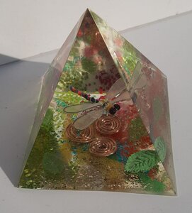 Orgonite energie piramide Libelle 