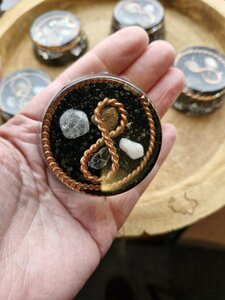 Orgonite energie schijfje - bescherming bergkristal