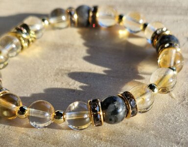 Beschermende zonnestralen armband - Larvakiet en Citrien