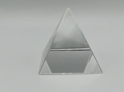 Kristallen piramide  8x 8 cm - energie activator 