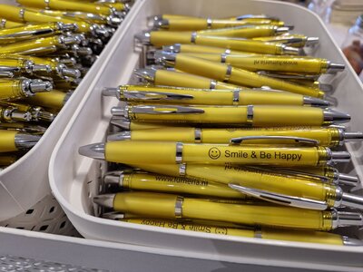 Smile & Be happy pen– Gele Pen voor Energie en Geluk